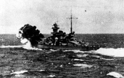 Grerman battleship Scharnhourst firing on British aircraft carrier Glorious, 8 June 1940.